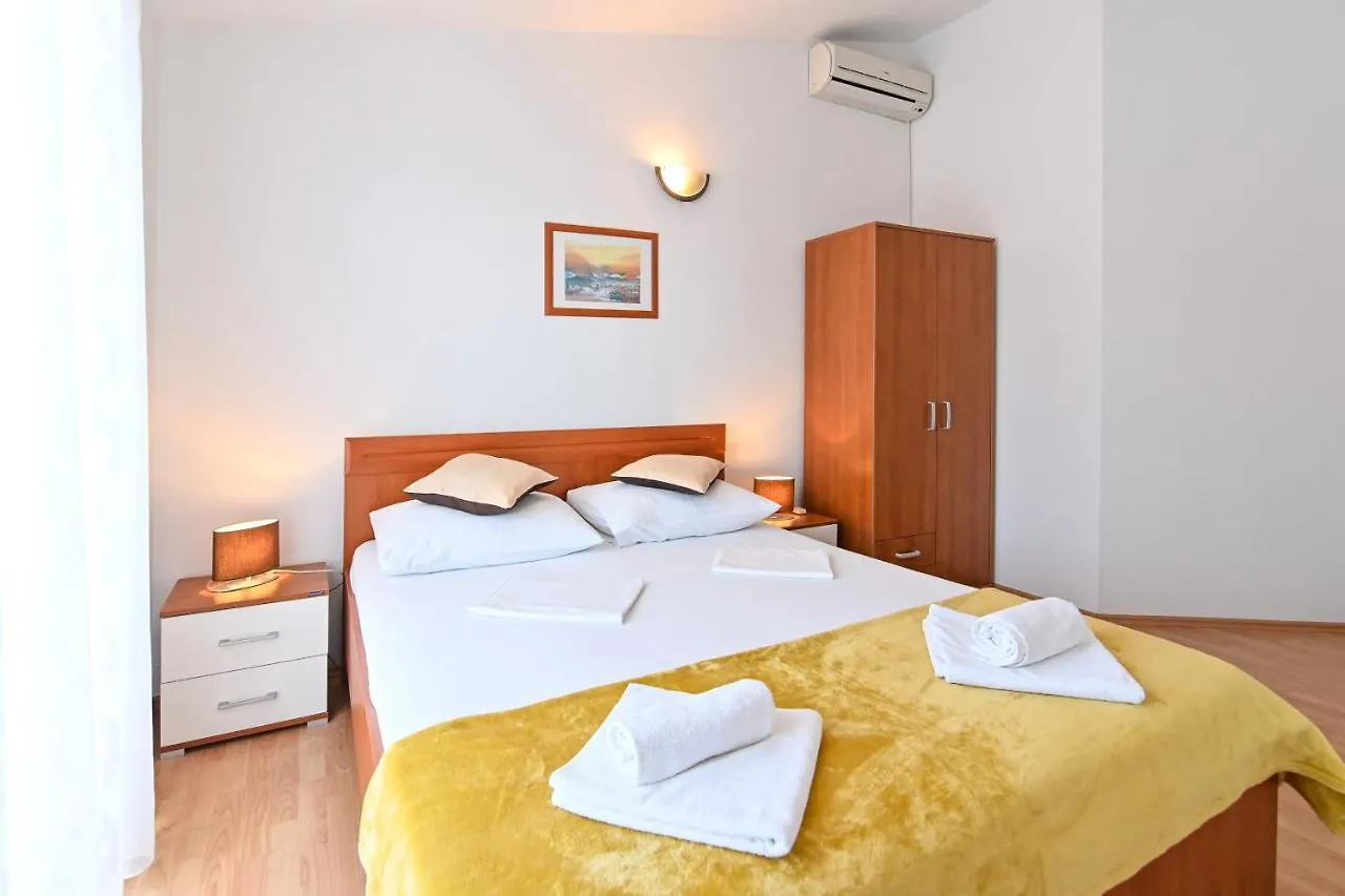 Apartments Andrea I Baška 0*,  Chorvatsko